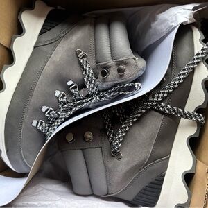 Sorel Gray Suede Lace-Up Wedge Boots size 9